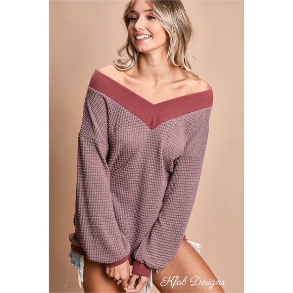 ❤️LAST 1! V Neck Waffle Popcorn Knit Contrast Top! - Picture 8 of 9